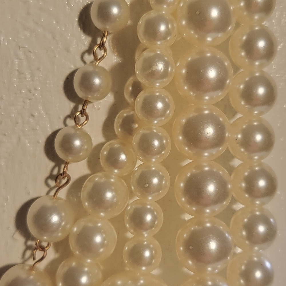 NWOT WHBM Elegant Creamy White Faux  Pearl Necklace - Picture 6 of 10